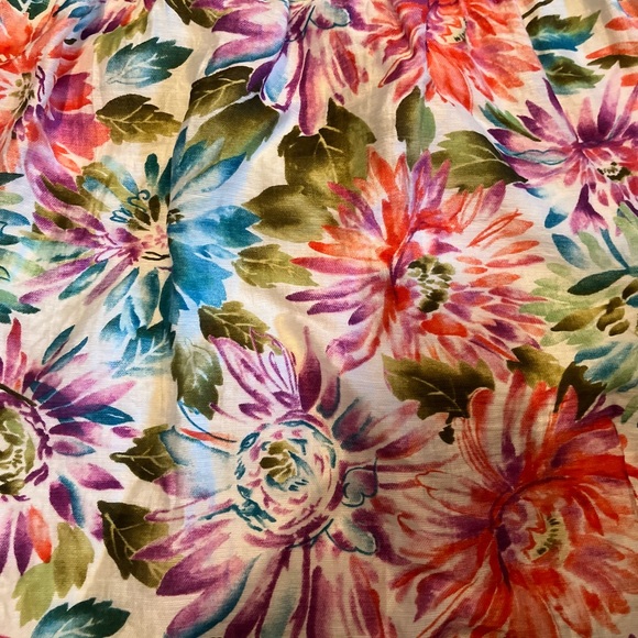 LOFT floral skirt with side zipper and full white lining. - Picture 3 of 7